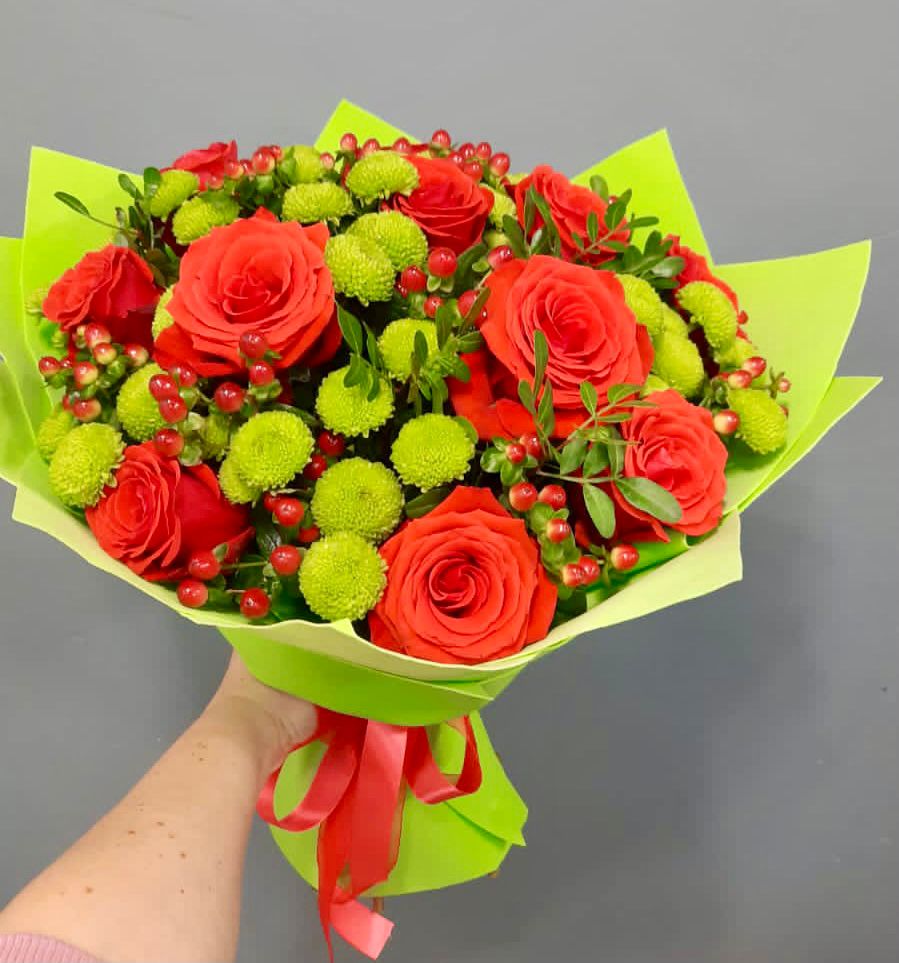 Букет цветов из: Хризантемы и Розы в Центральный