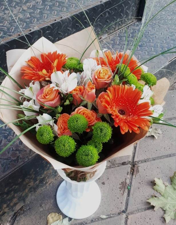 Букет цветов из: Герберы, Хризантемы, Альстромерии и Розы в Центральный