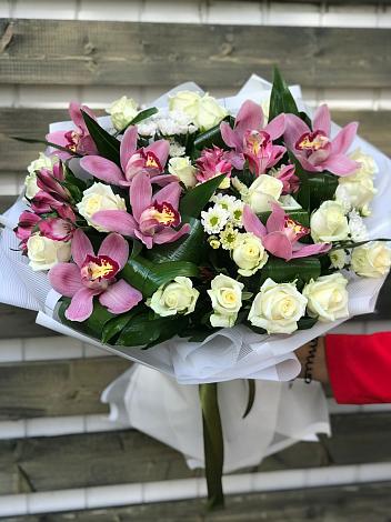 Букет цветов из: Розы и Хризантемы в Центральный