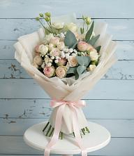 Букет цветов из:  Розы и Лизиантусы в Центральный