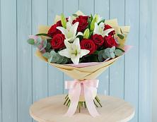 Букет цветов из:  Лилии и Розы в Центральный