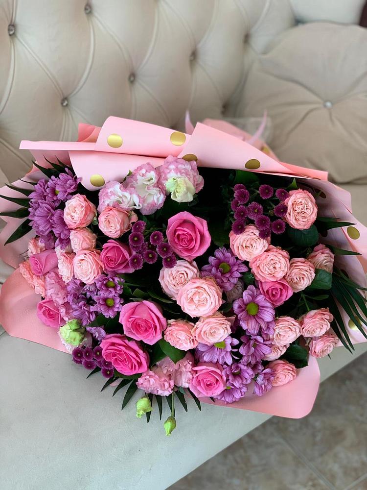 Букет цветов из: Хризантемы, Розы и Лизиантусы в Центральный