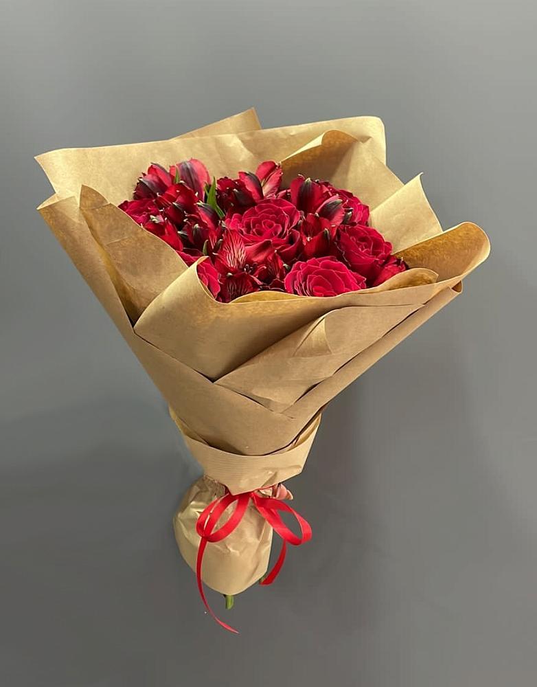 Букет цветов из: Альстромерии и Розы в Центральный