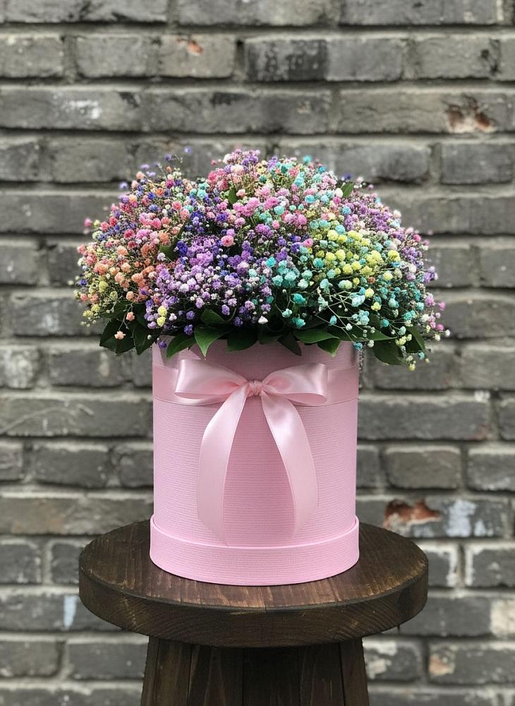 Цветочная композиция из Гипсофила и Розы в шляпной коробке в Центральный