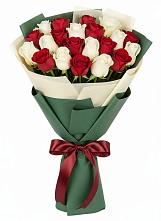 Букет Микс из красных и белых роз в Центральный