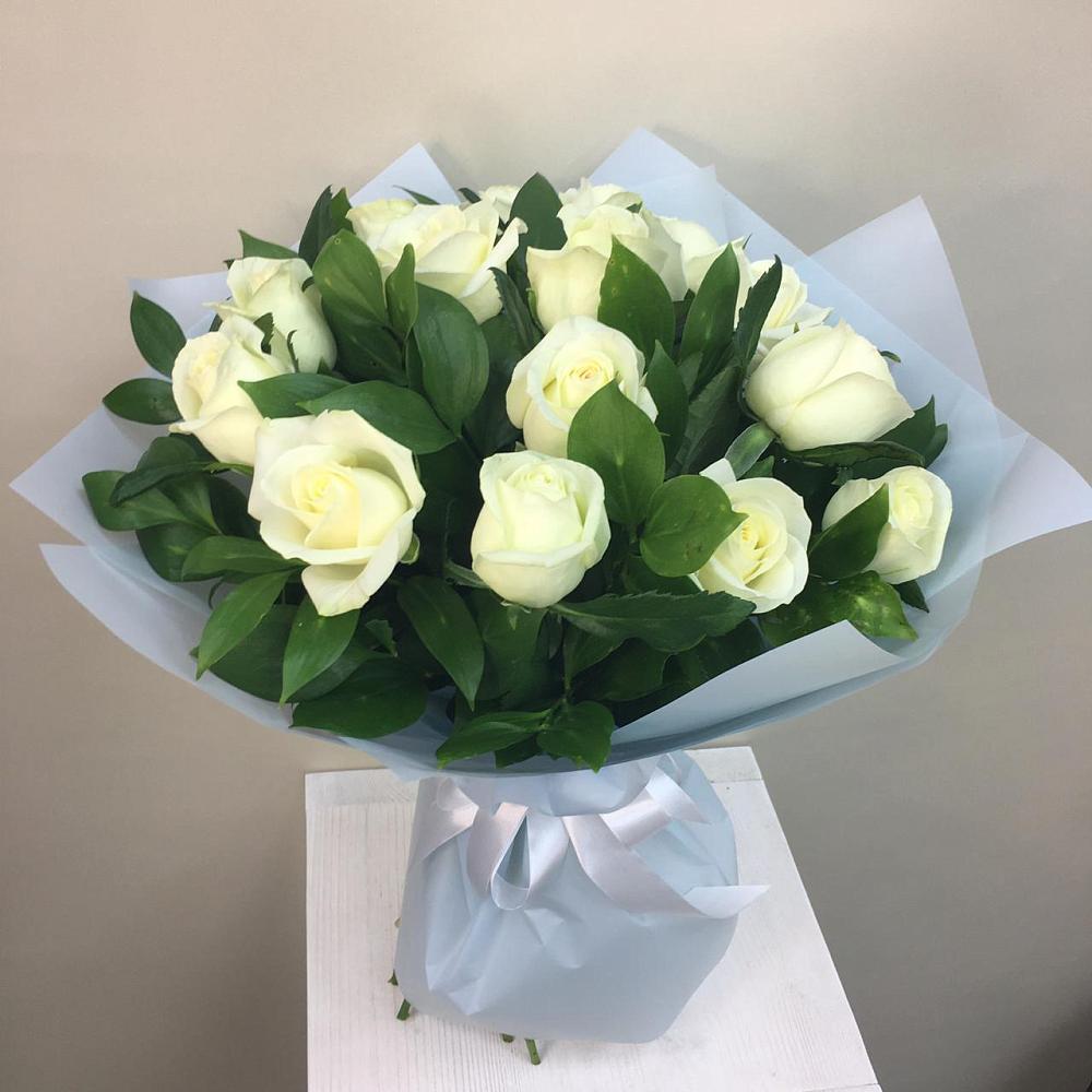 Букет 15 Белых роз Проуд в Центральный