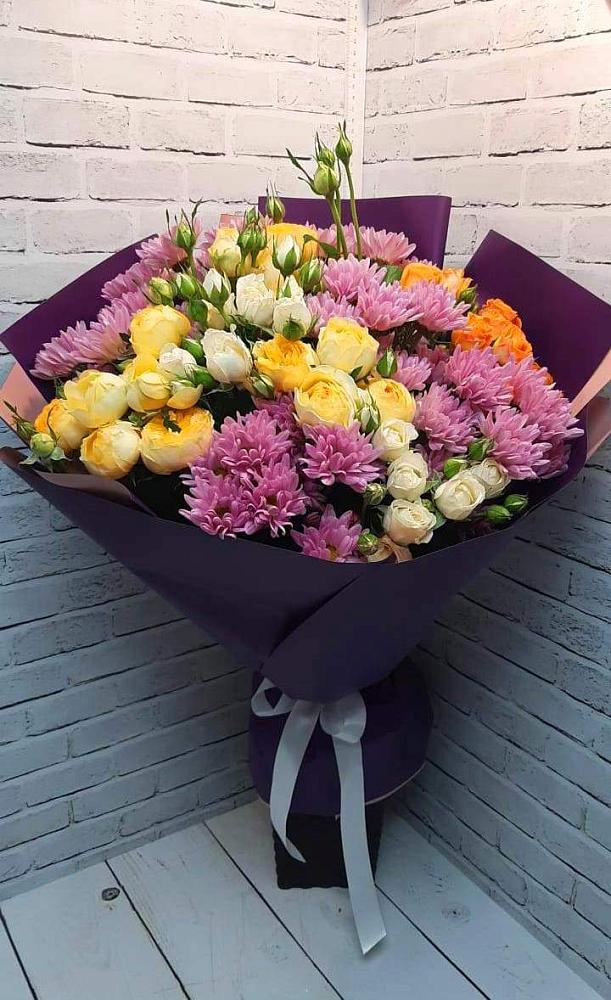 Букет цветов из: Хризантемы и Розы в Центральный