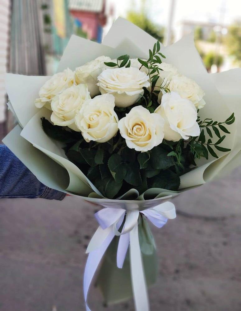 Букет Белые розы Проуд в Центральный