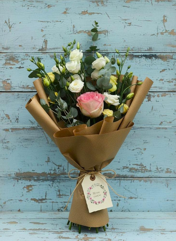 Букет цветов из: Розы и Лизиантусы в Центральный