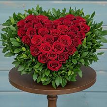 Цветочная композиция из Розы в виде сердца в Центральный