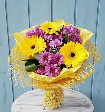 Букет цветов из:  Хризантемы и Герберы в Центральный