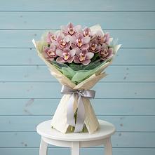 Букет цветов из:  Орхидеи и Розы в Центральный