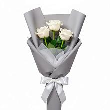 Букет 3 белые розы в Центральный