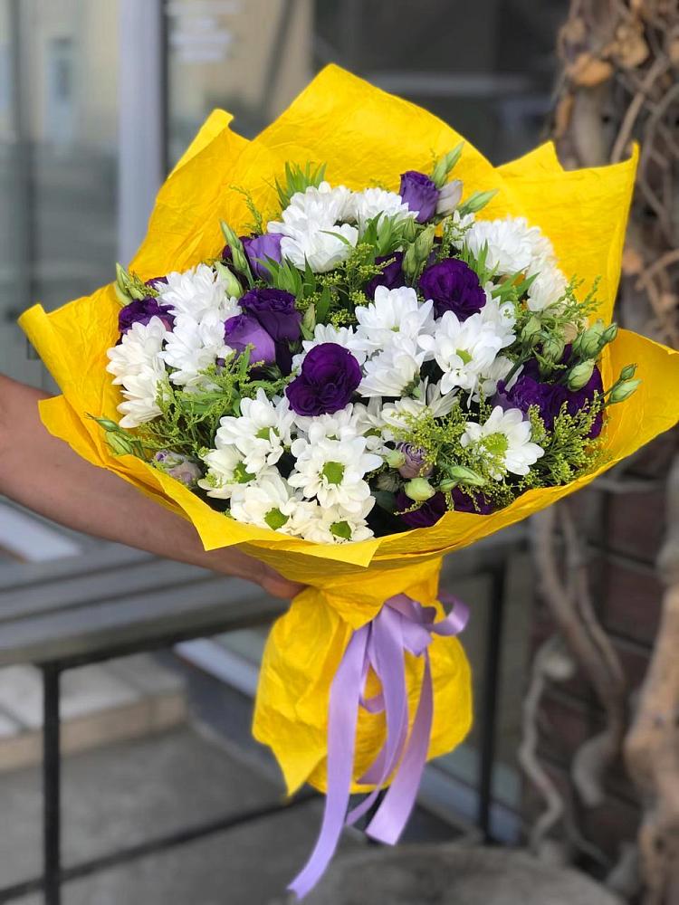 Букет цветов из: Ирисы, Хризантемы и Ромашки в Центральный