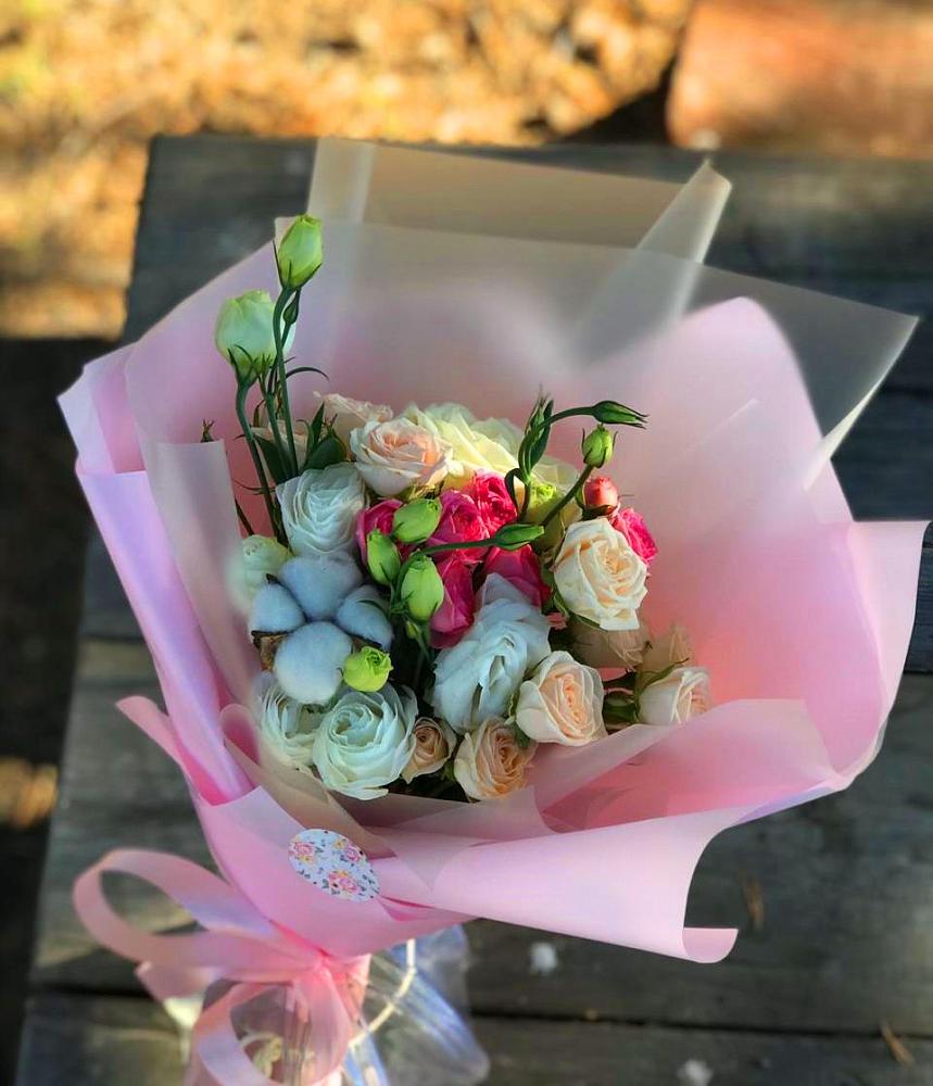 Букет цветов из: Розы и Лизиантусы в Центральный