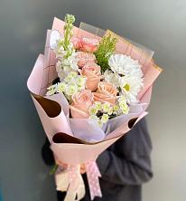 Букет цветов из:  Хризантемы и Розы в Центральный