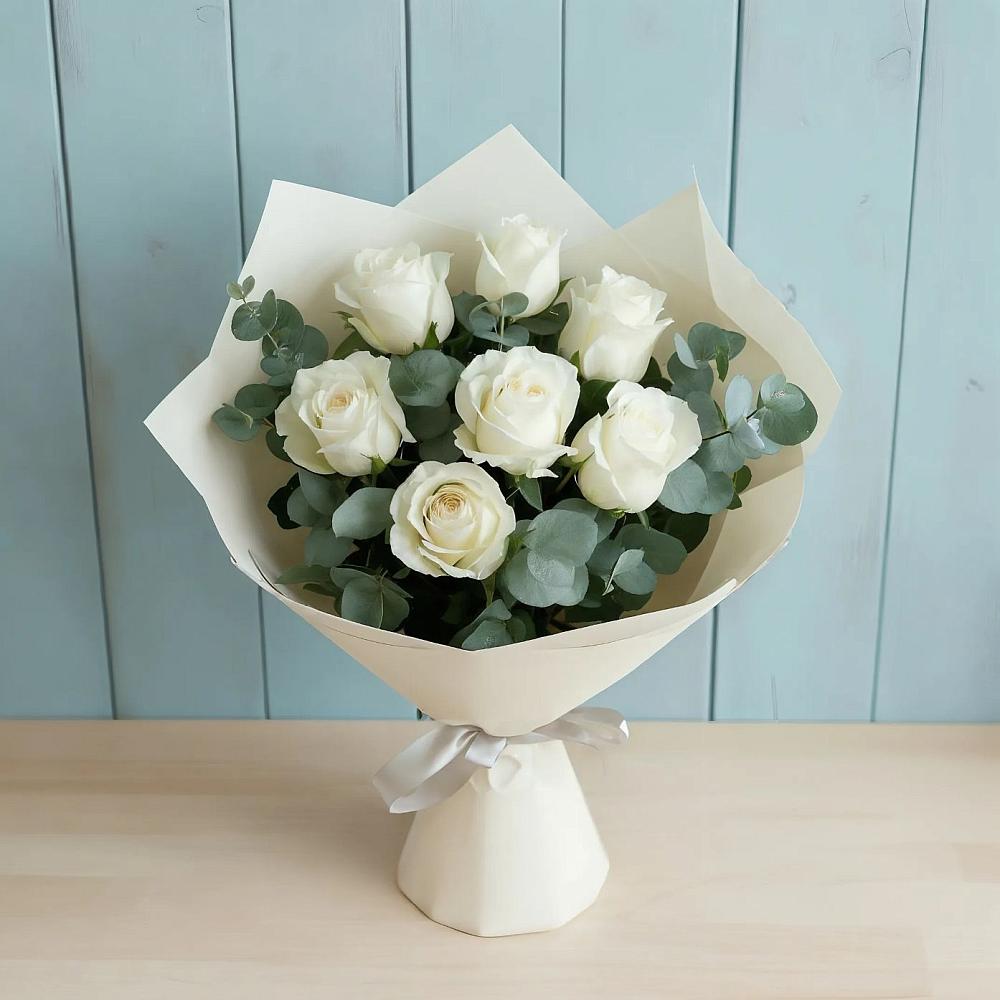 Букет Белые розы в Эвкалипте в Центральный