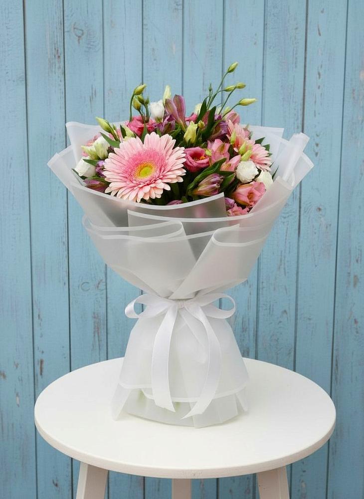 Букет цветов из: Герберы, Альстромерии и Лизиантусы в Центральный