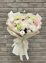 Букет цветов из:  Гвоздики, Розы, Лизиантусы и Хризантемы в Центральный