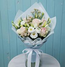 Букет цветов из:  Розы и Лизиантусы в Центральный