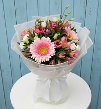 Букет цветов из:  Герберы, Альстромерии и Лизиантусы #REPLACE_PRED# Центральный