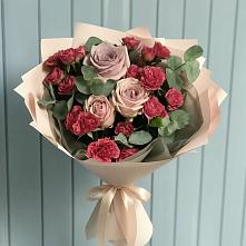 Букет цветов из:  Гвоздики и Розы в Центральный