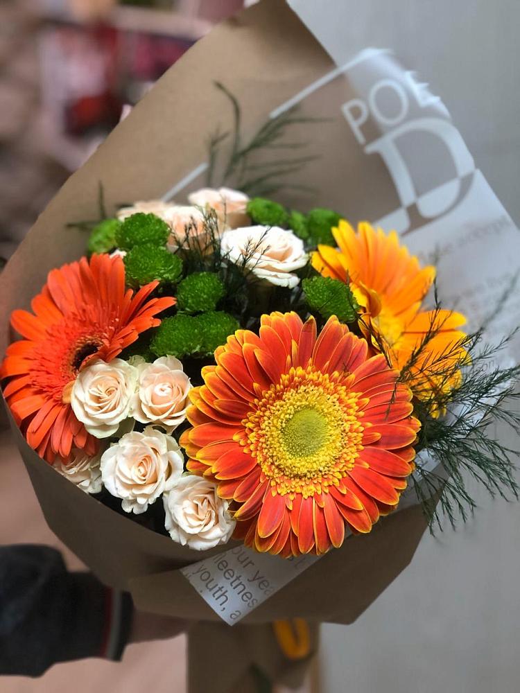 Букет цветов из: Герберы, Хризантемы и Розы в Центральный