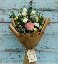 Букет цветов из:  Розы и Лизиантусы в Центральный