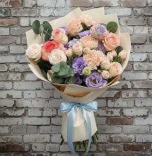 Букет цветов из:  Розы, Лизиантусы и Гвоздики #REPLACE_PRED# Центральный