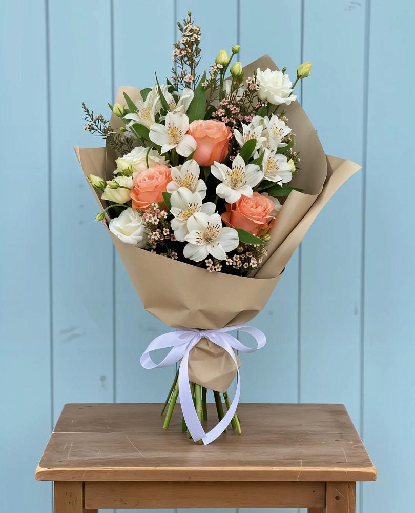 Букет цветов из: Альстромерии, Лизиантусы, Розы и Хризантемы в Центральный