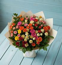 Букет Микс из разноцветных кустовых роз в Центральный