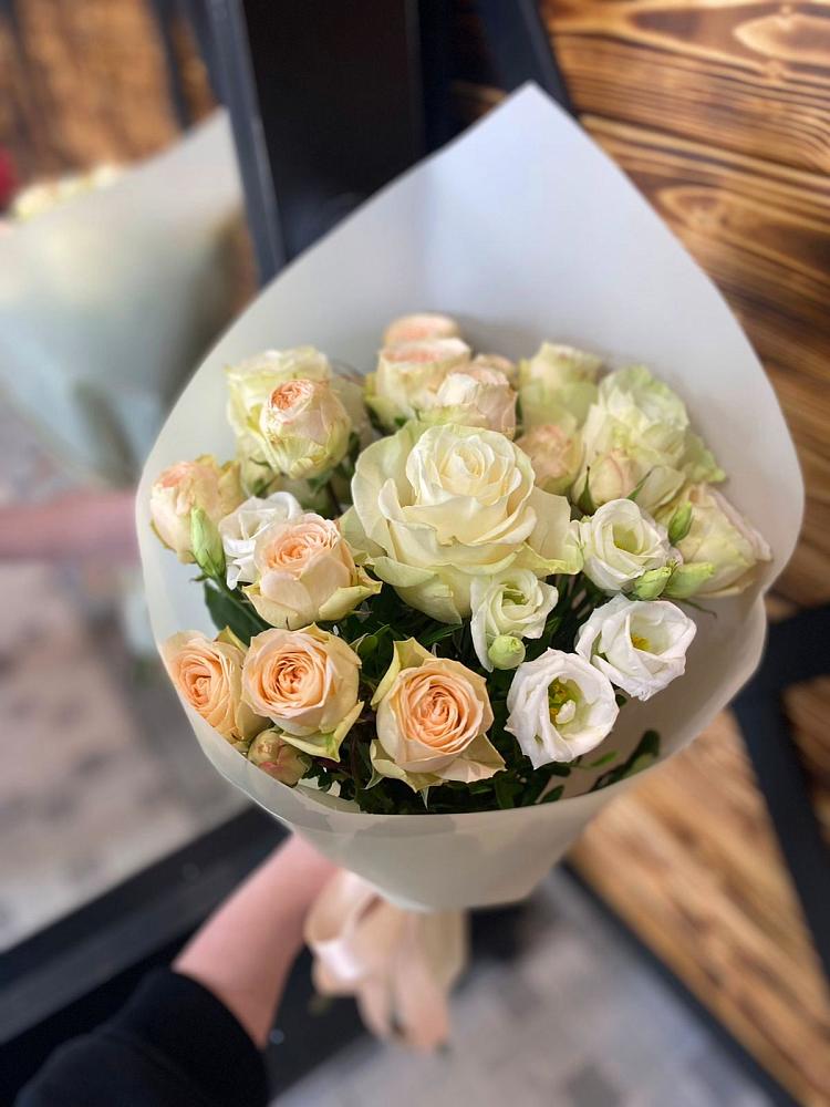 Букет цветов из: Розы и Лизиантусы в Центральный