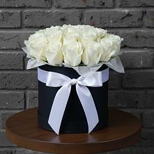 Цветочная композиция из Розы в шляпной коробке в Центральный